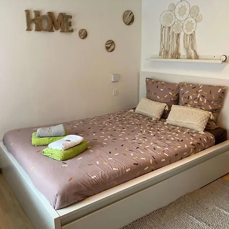 Апартаменти House St-george Cozy With Terrace And View On Village Of *