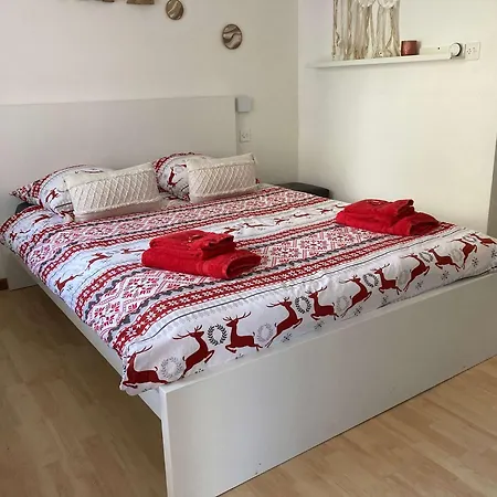 Апартаменти House St-george Cozy With Terrace And View On Village Of